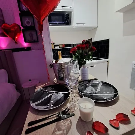 Nuit Romantique Jacuzzi & Sauna Privatifs *