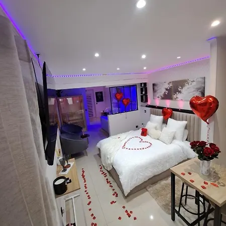 Nuit Romantique Jacuzzi & Sauna Privatifs דירה *