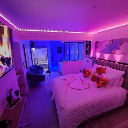 Nuit Romantique Jacuzzi & Sauna Privatifs דירה *