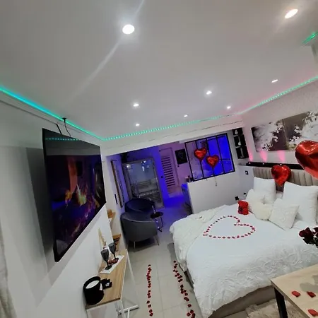 Nuit Romantique Jacuzzi & Sauna Privatifs דירה טולון