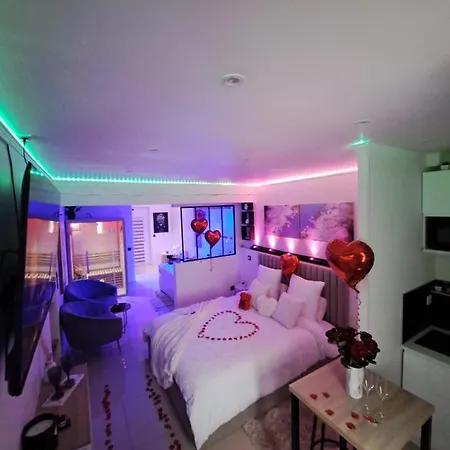 Nuit Romantique Jacuzzi & Sauna Privatifs *