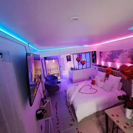 Nuit Romantique Jacuzzi & Sauna Privatifs דירה טולון
