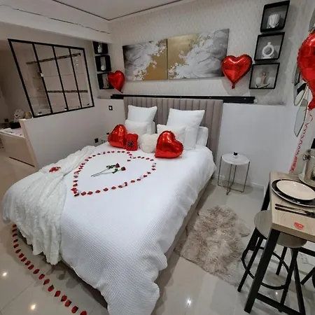 アパート Nuit Romantique Jacuzzi & Sauna Privatifs *