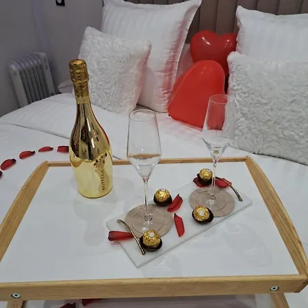 Nuit Romantique Jacuzzi & Sauna Privatifs * ツーロン