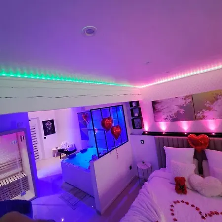 Nuit Romantique Jacuzzi & Sauna Privatifs * ツーロン