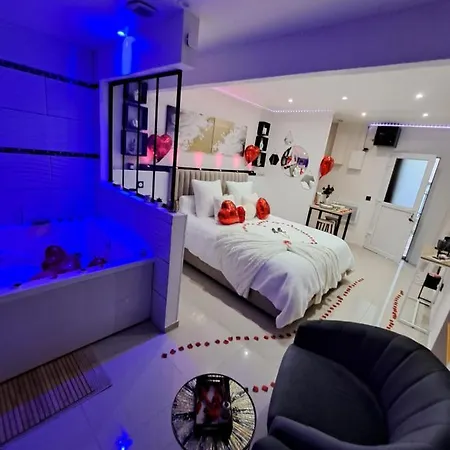 Nuit Romantique Jacuzzi & Sauna Privatifs * ツーロン