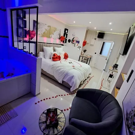 Nuit Romantique Jacuzzi & Sauna Privatifs *